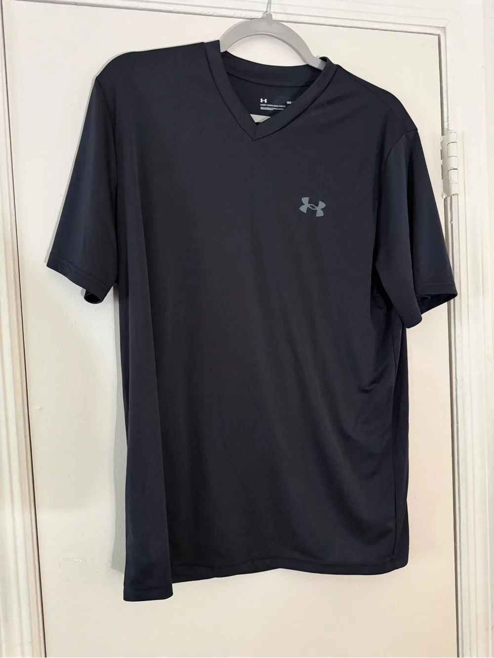 Under Armour Men’s Black V-Neck Performance Tee Size Medium